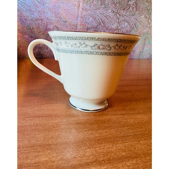 Vintage 3 1/8” footed cup Charleston by Lenox - Picture 4 of 10